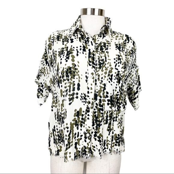 Cloth & Stone Cropped Raw‎ Edge Short Sleeve Button Down Size Large - Picture 1 of 8